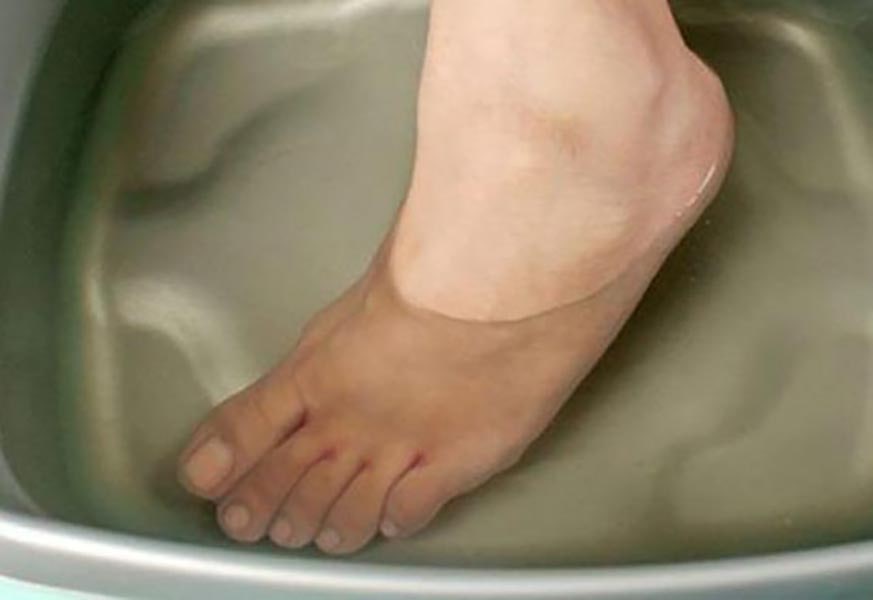 مراقبت از پای دیابتی - شستن روزانه پاها